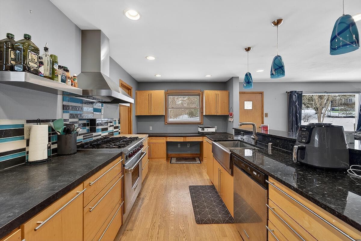 1150 Parkway Dr Brookfield, WI 53005 - Thumbnail 4