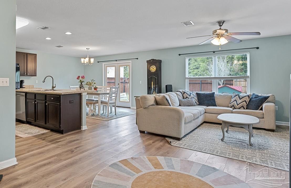 5905 Little Leaf Ct Milton, FL 32570 - Thumbnail 4