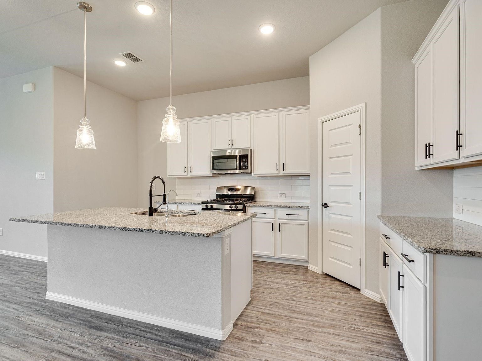 6212 Painswick Dr Aubrey, TX 76227 - Thumbnail 4