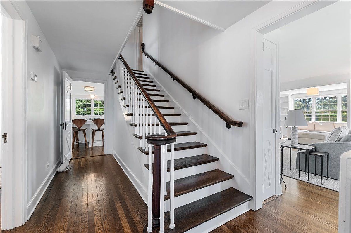 2 Strongs Ln Water Mill, NY 11976 - Thumbnail 4