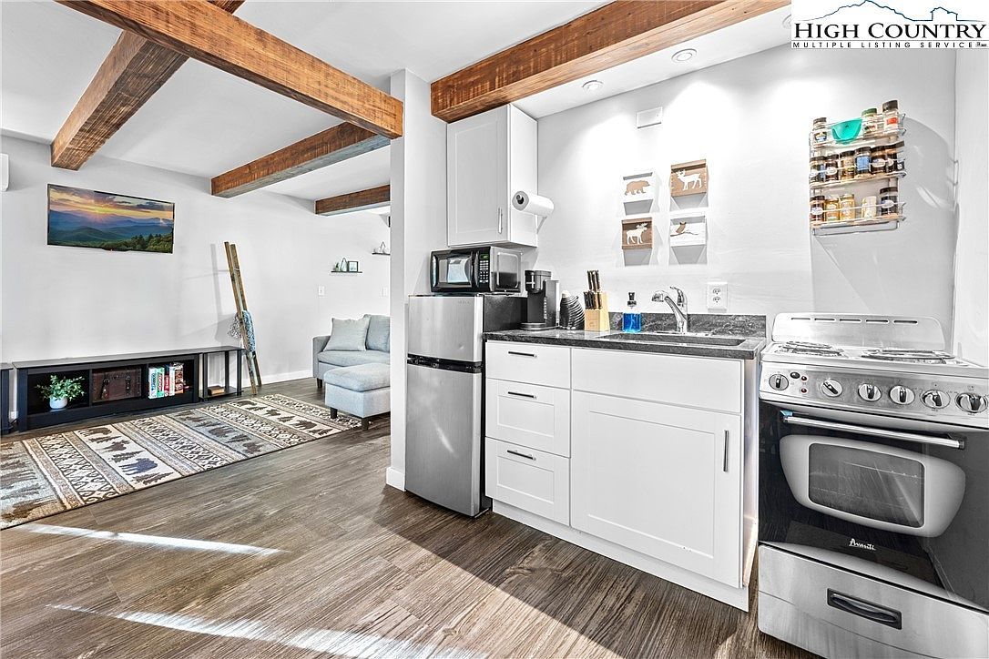 102 Hemlock Hl UNIT C Banner Elk, NC 28604 - Thumbnail 4