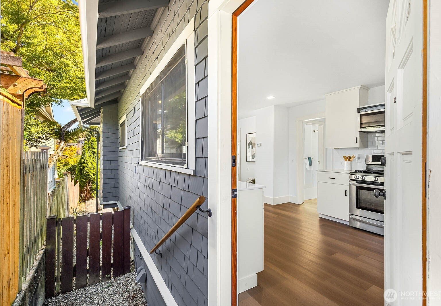 2423 3rd Ave W Seattle, WA 98119 - Thumbnail 4