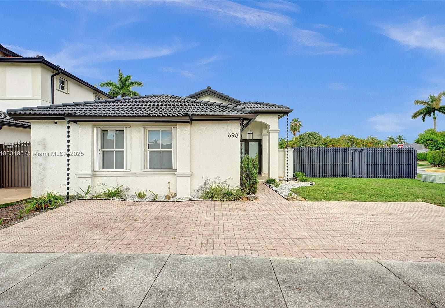 898 NW 131st Ave Miami, FL 33182 - Thumbnail 4