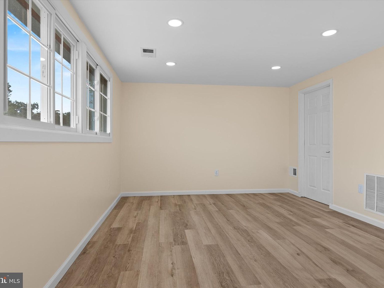 14220 Fallbrook Ln Woodbridge, VA 22193 - Thumbnail 4