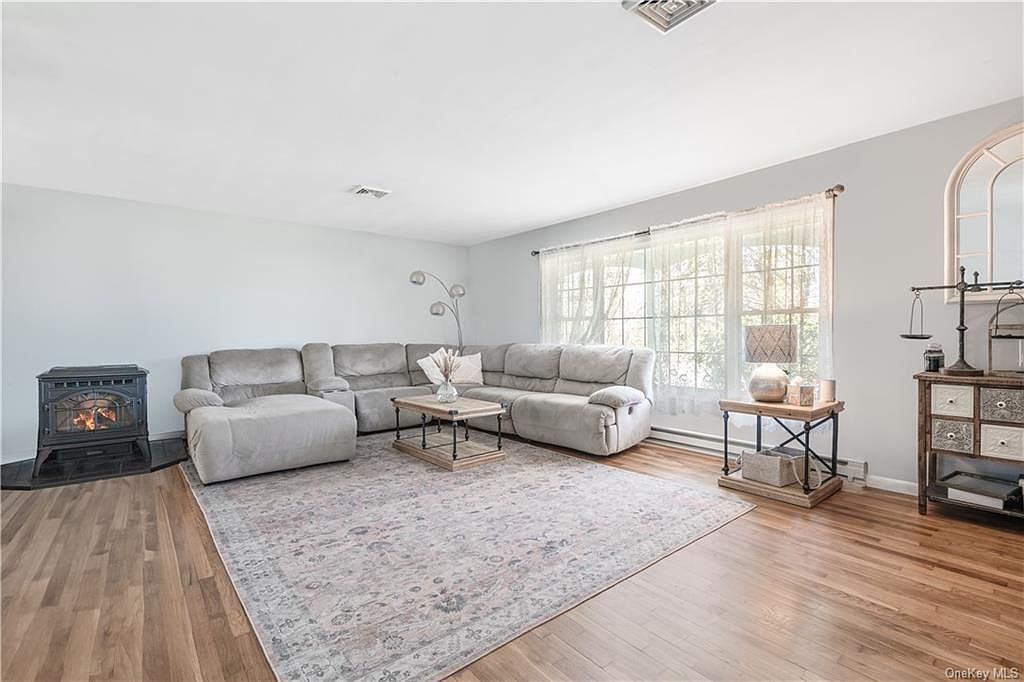 9 Red Oaks Mill Rd Poughkeepsie, NY 12603 - Thumbnail 4