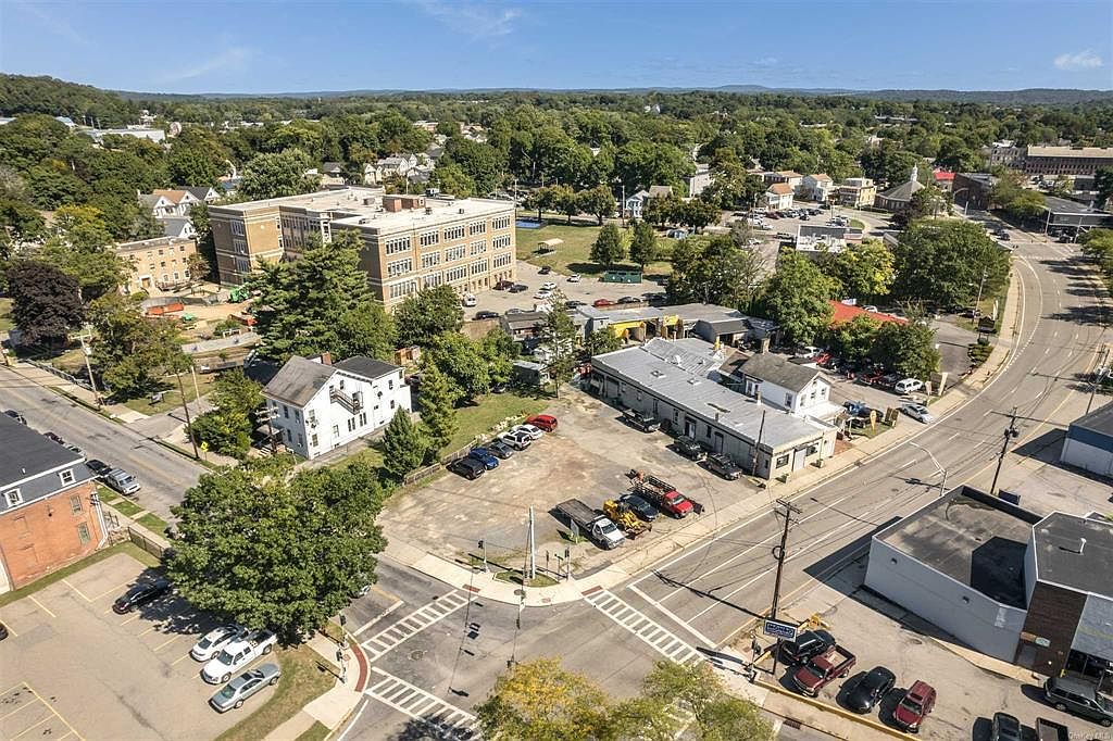 359 Mill St Poughkeepsie, NY 12601 - Thumbnail 4