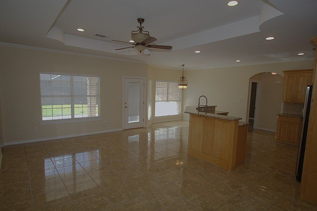 904 Arthur Ct Midland, TX 79703 - Thumbnail 4