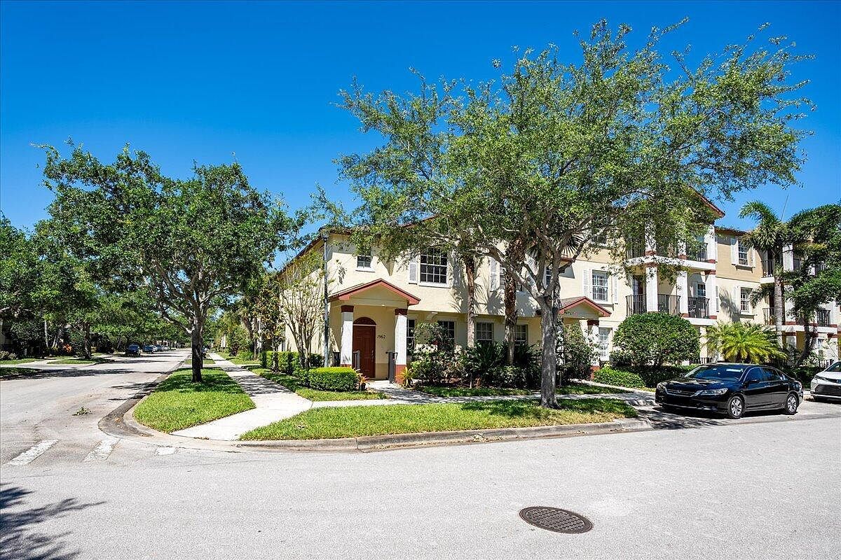 1962 SE Avon Park Dr Port Saint Lucie, FL 34952 - Thumbnail 4