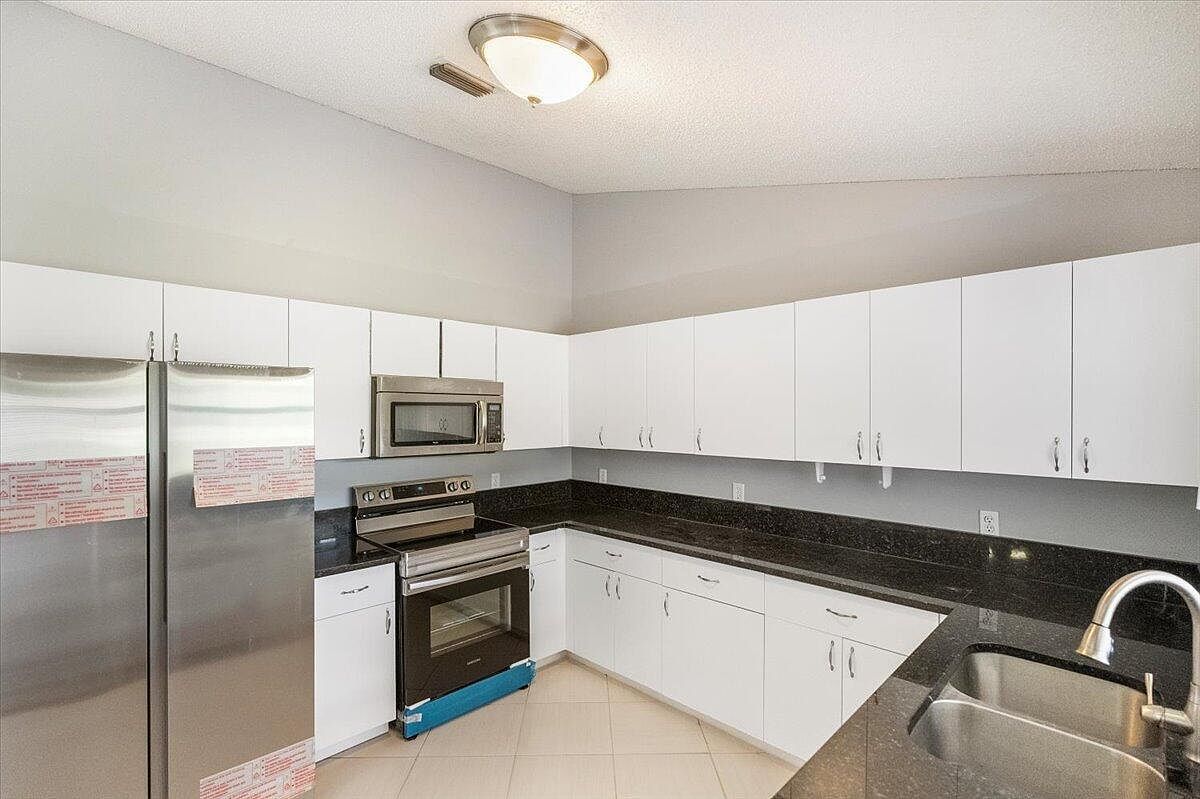 2598 SE University Ter Port Saint Lucie, FL 34952 - Thumbnail 4