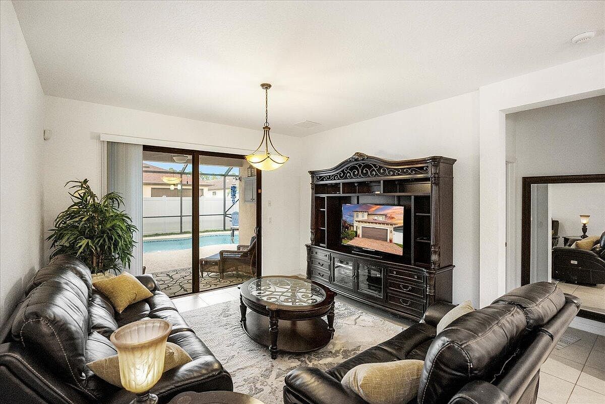 140 SE Via Visconti Port Saint Lucie, FL 34952 - Thumbnail 4