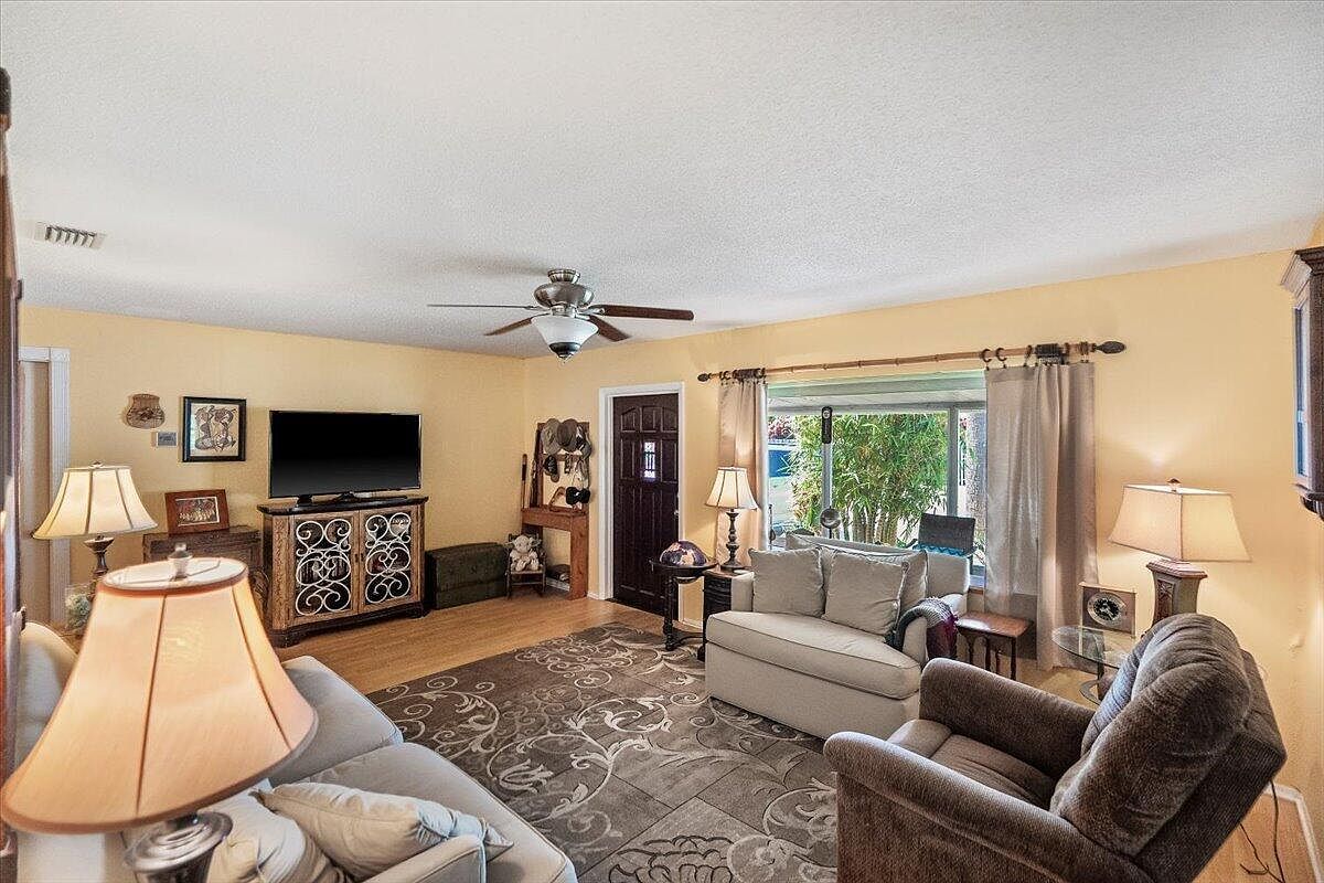 1180 NE Crescent St Jensen Beach, FL 34957 - Thumbnail 4