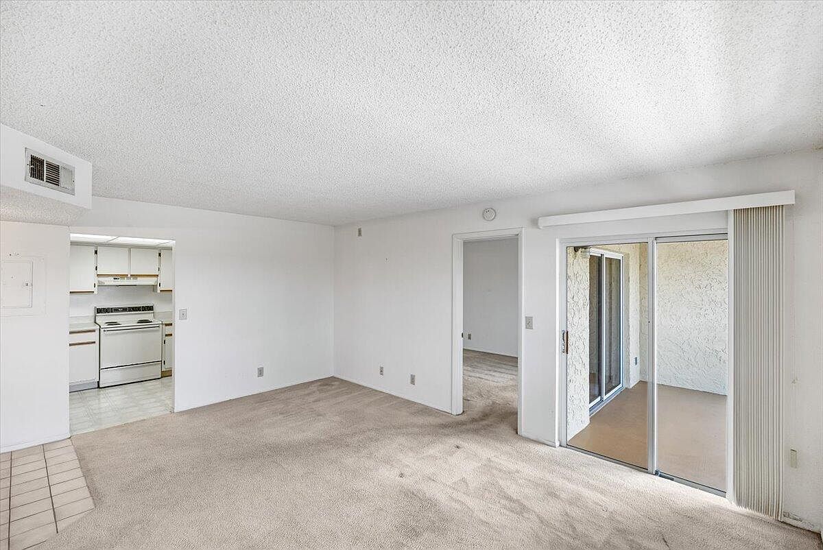 1566 SE Royal Green Cir #201-V201 Pt Saint Lucie, FL 34952 - Thumbnail 4