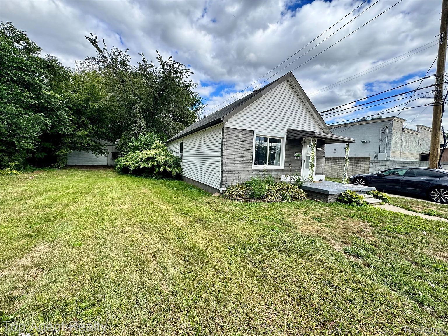 27028 Barrington St Madison Heights, MI 48071 - Thumbnail 4