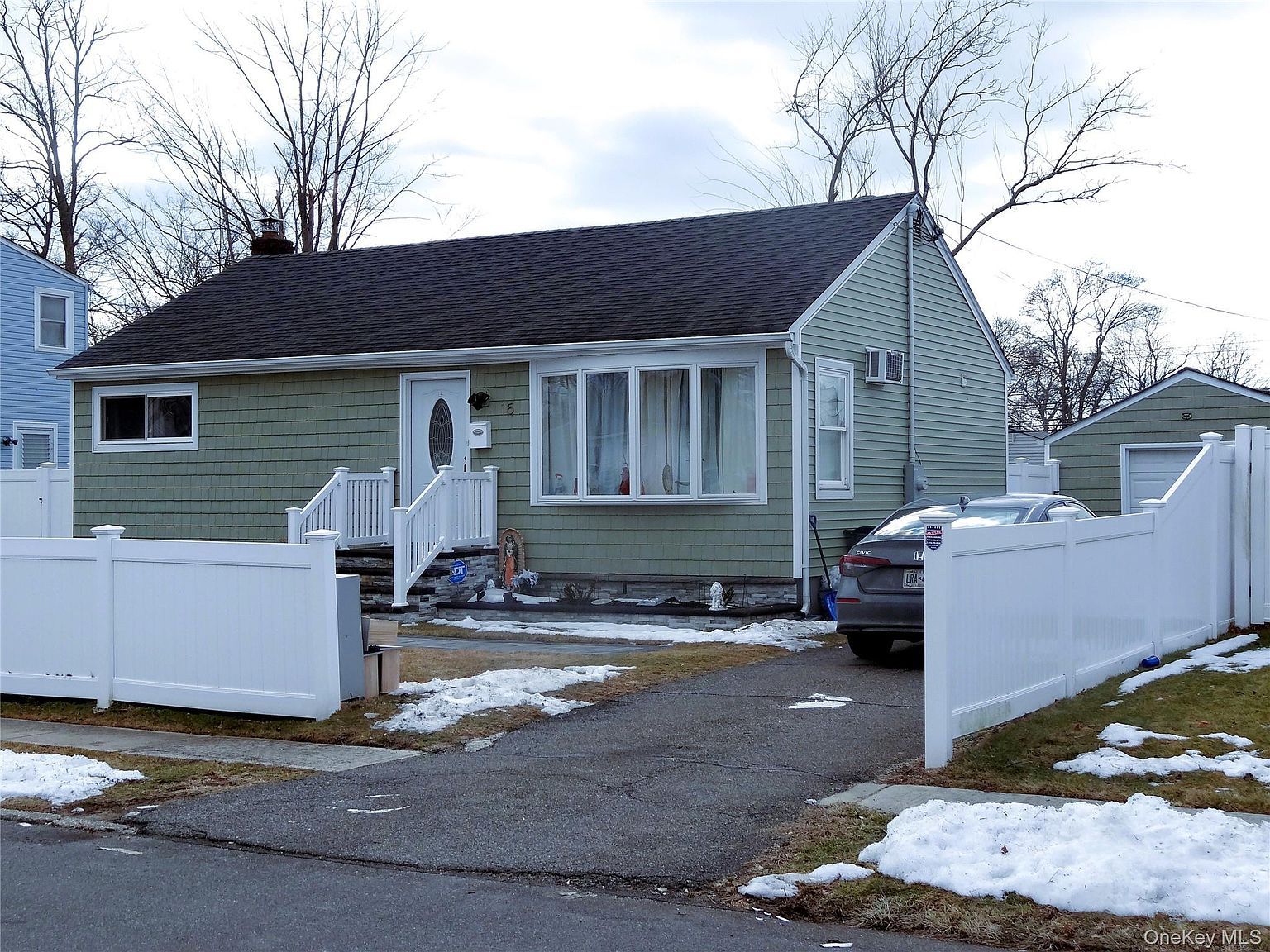 15 Penndale Dr Amityville, NY 11701 - Thumbnail 4