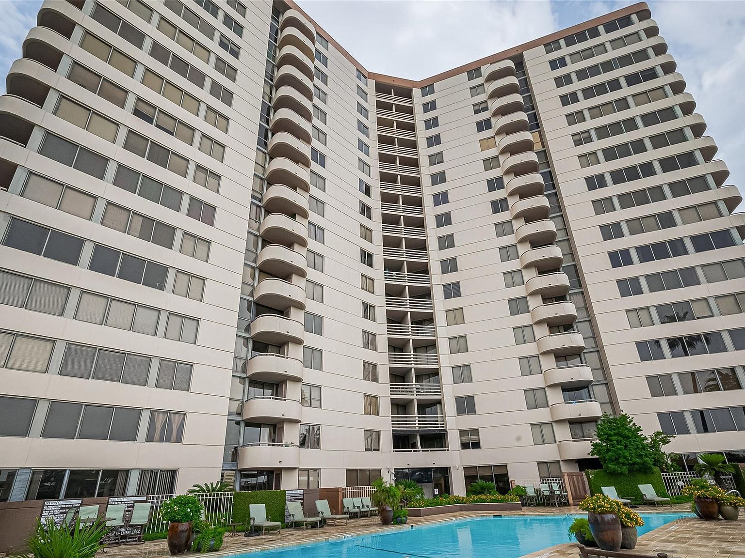 3525 Sage Rd APT 1004 Houston, TX 77056 - Thumbnail 4