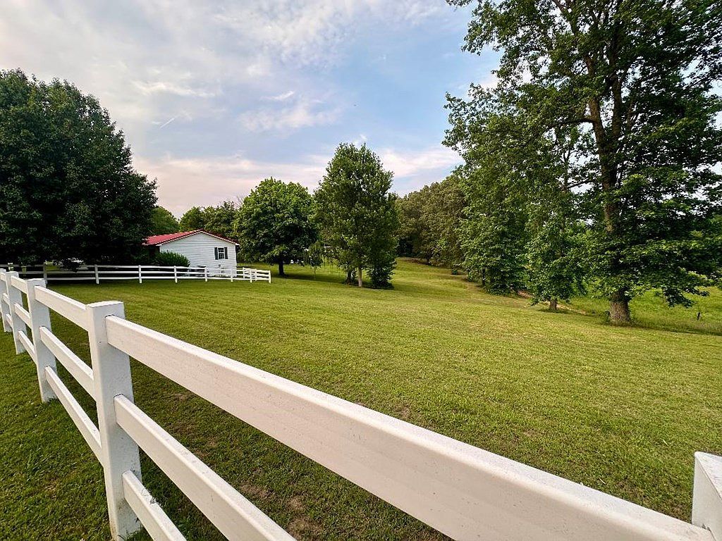 885 Bunn School Rd Henry, TN 38231 - Thumbnail 4