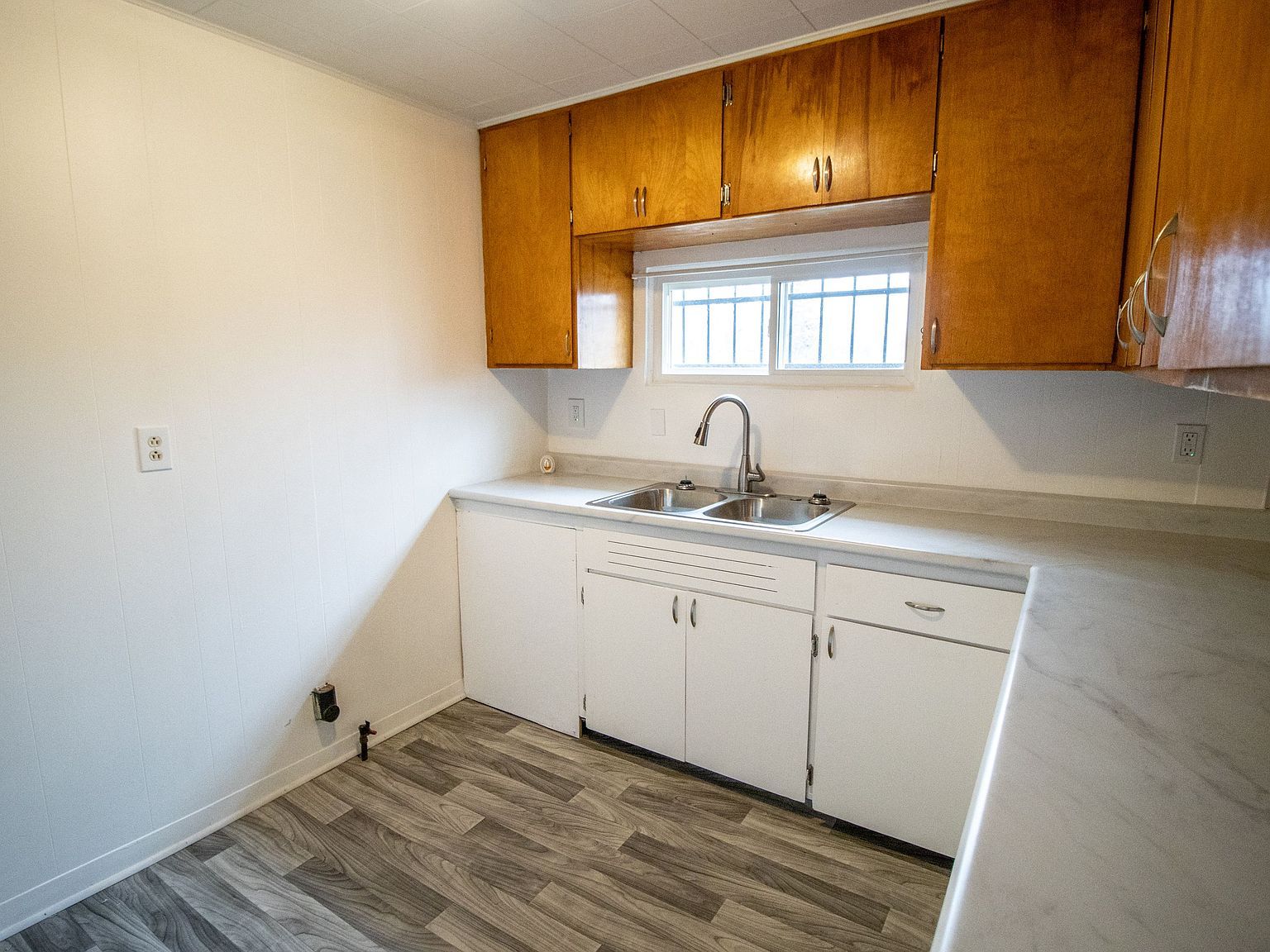 996 Barney Ave Flint, MI 48503 - Thumbnail 4