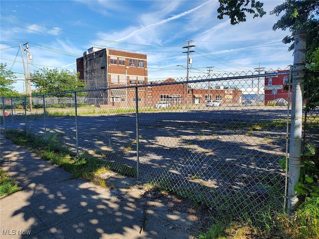 E 140th St Cleveland, OH 44110 - Thumbnail 4