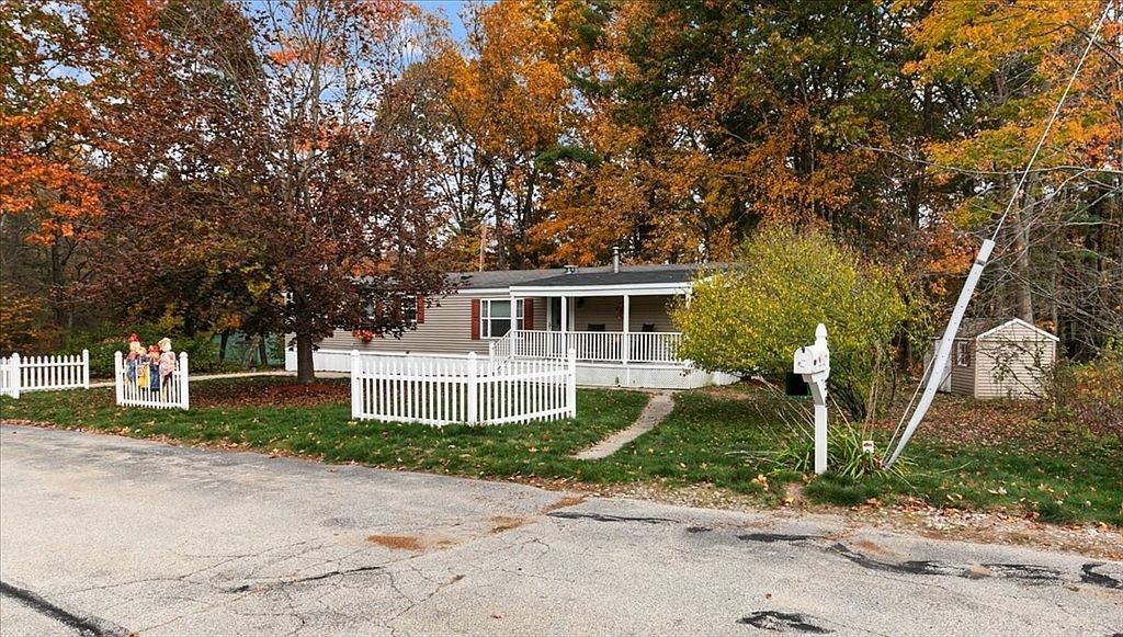 38 Rosemary St Salem, NH 03079 - Thumbnail 4