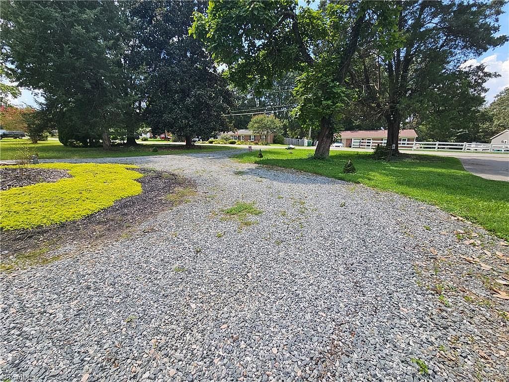 4847 Dippen Rd Winston Salem, NC 27105 - Thumbnail 4