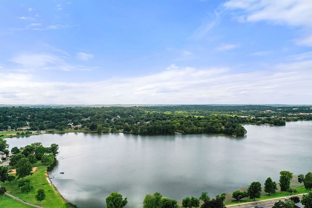 20 Lawrence St FLOOR 3 Wakefield, MA 01880 - Thumbnail 4