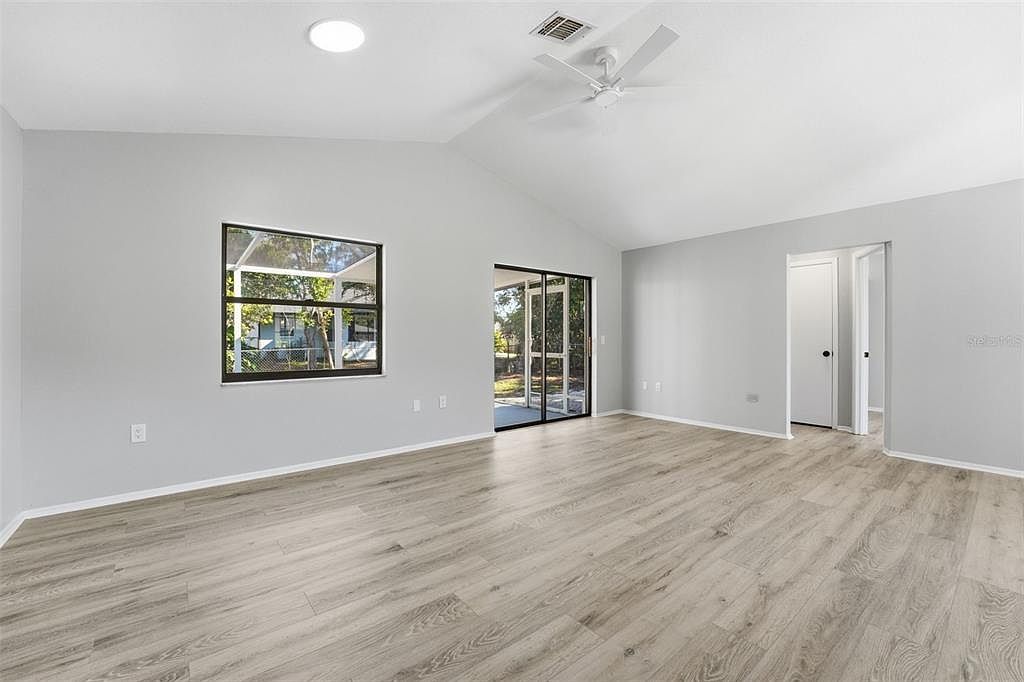 5737 Deer Hollow Ln Sarasota, FL 34232 - Thumbnail 4