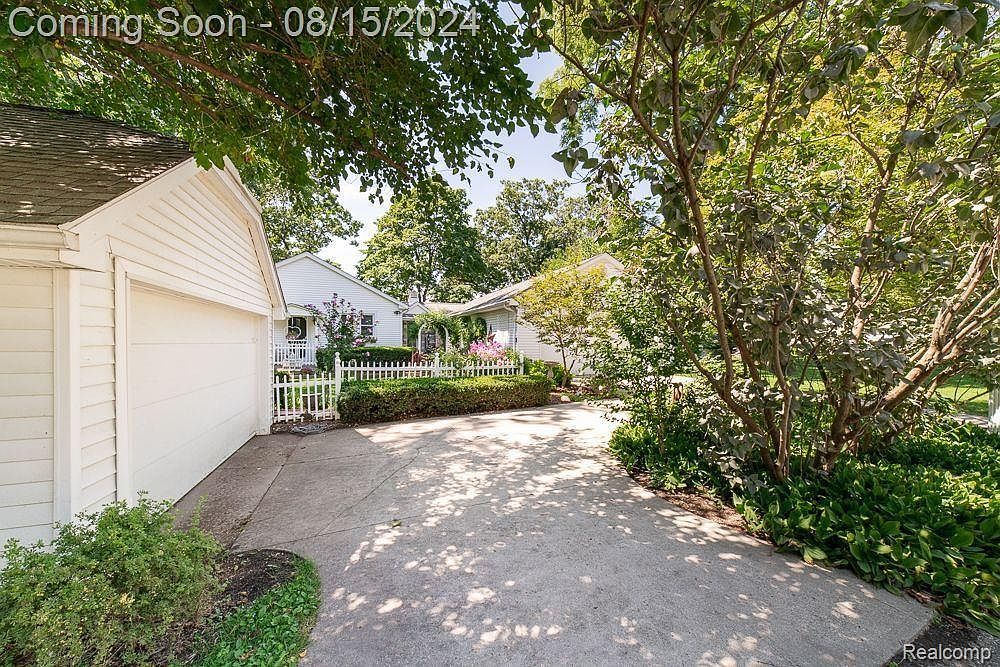 1786 Point St Commerce Township, MI 48382 - Thumbnail 4