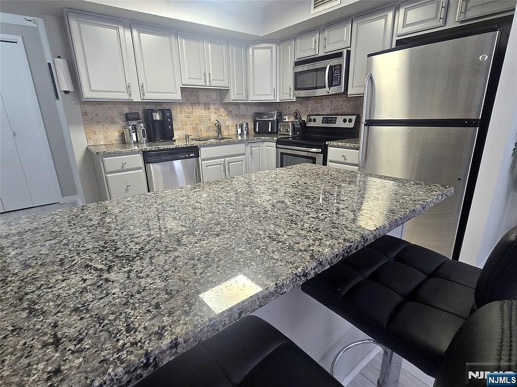 316 Prospect Ave APT 8D Hackensack, NJ 07601 - Thumbnail 4