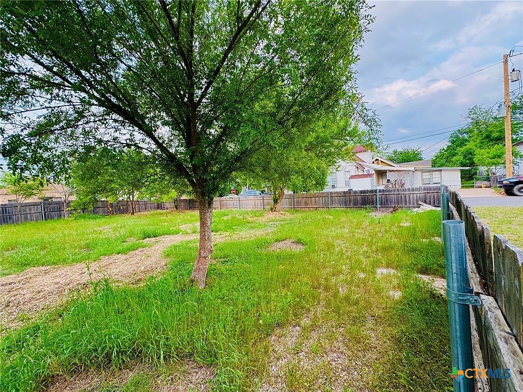 300 S 14th St Gatesville, TX 76528 - Thumbnail 4