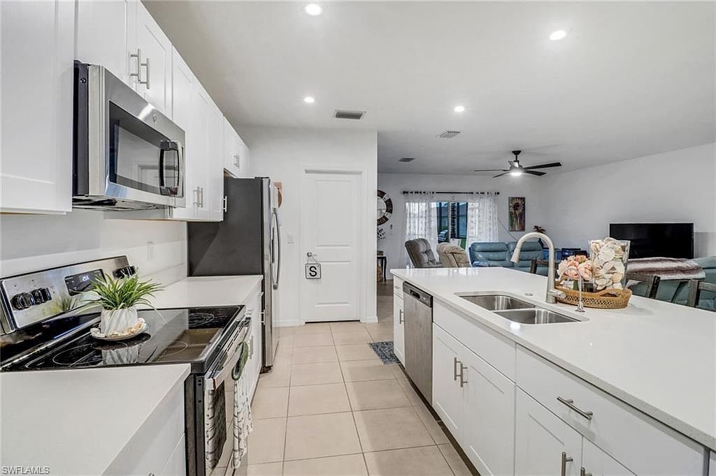 2714 SW 3rd Ln Cape Coral, FL 33991 - Thumbnail 4