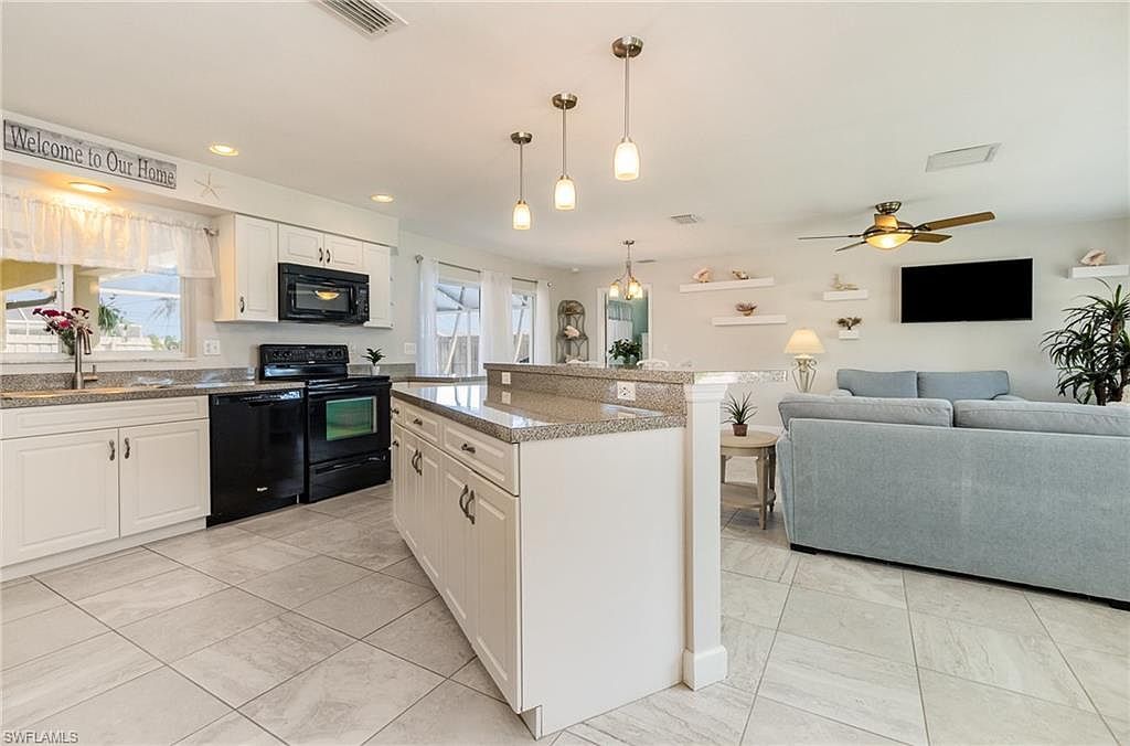 1821 Cornwallis Pkwy Cape Coral, FL 33904 - Thumbnail 4