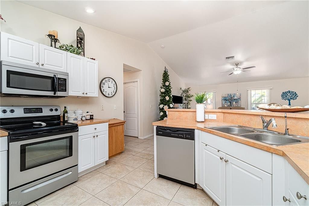 417 NW 3rd Ter Cape Coral, FL 33993 - Thumbnail 4