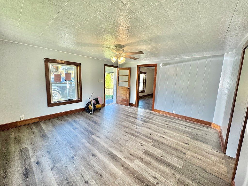 10874 W Blue Grass Trl Bland, VA 24315 - Thumbnail 4