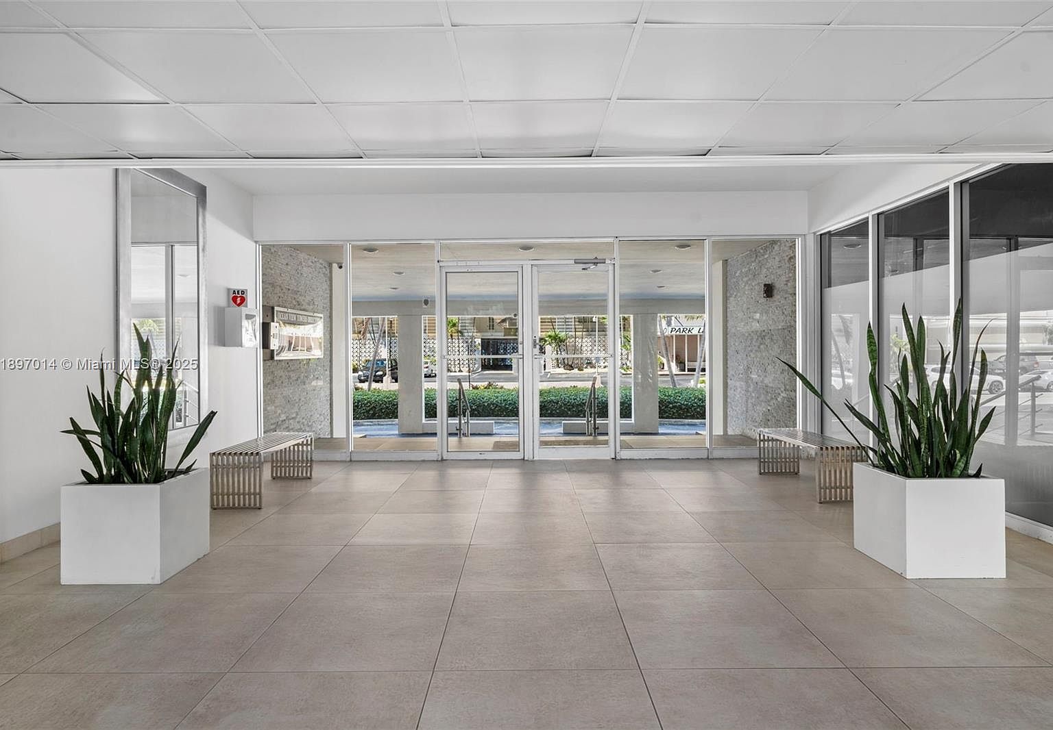 401 Golden Isles Dr APT 304 Hallandale Beach, FL 33009 - Thumbnail 4