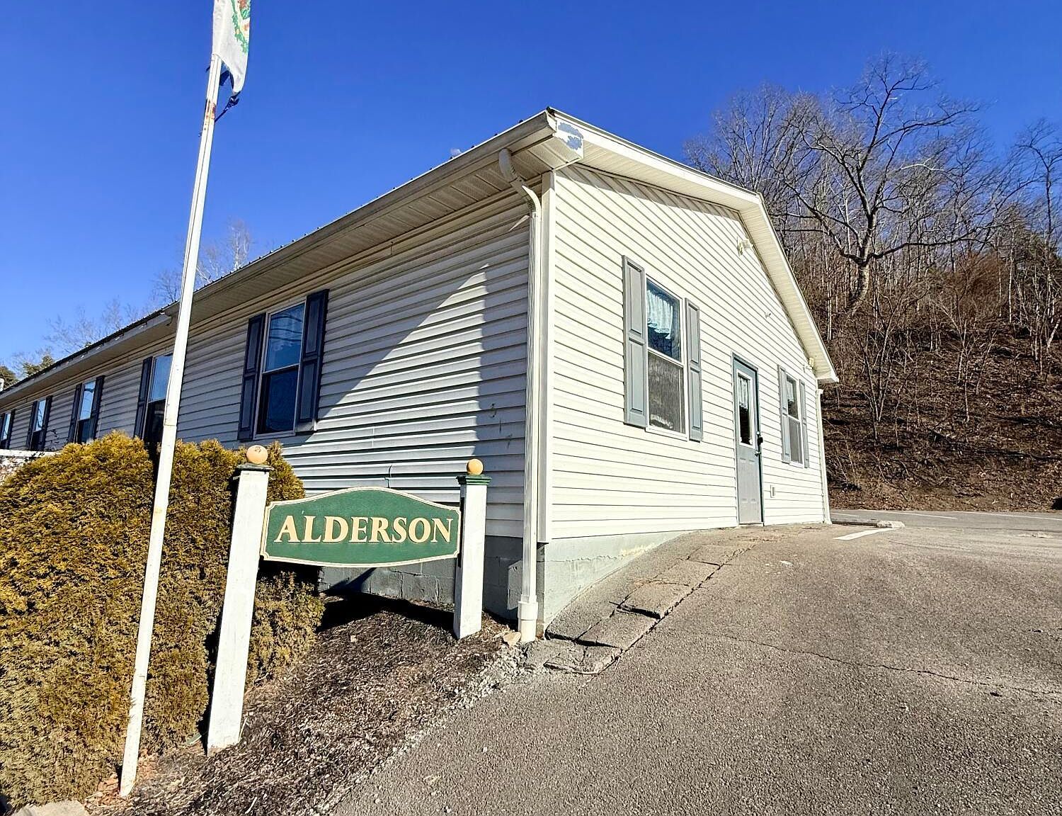 228 S Monroe St Alderson, WV 24910 - Thumbnail 4