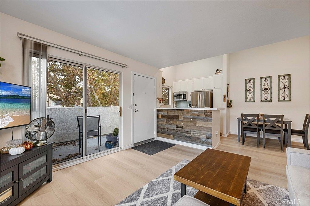 24474 Valle Del Oro UNIT 201 Santa Clarita, CA 91321 - Thumbnail 4