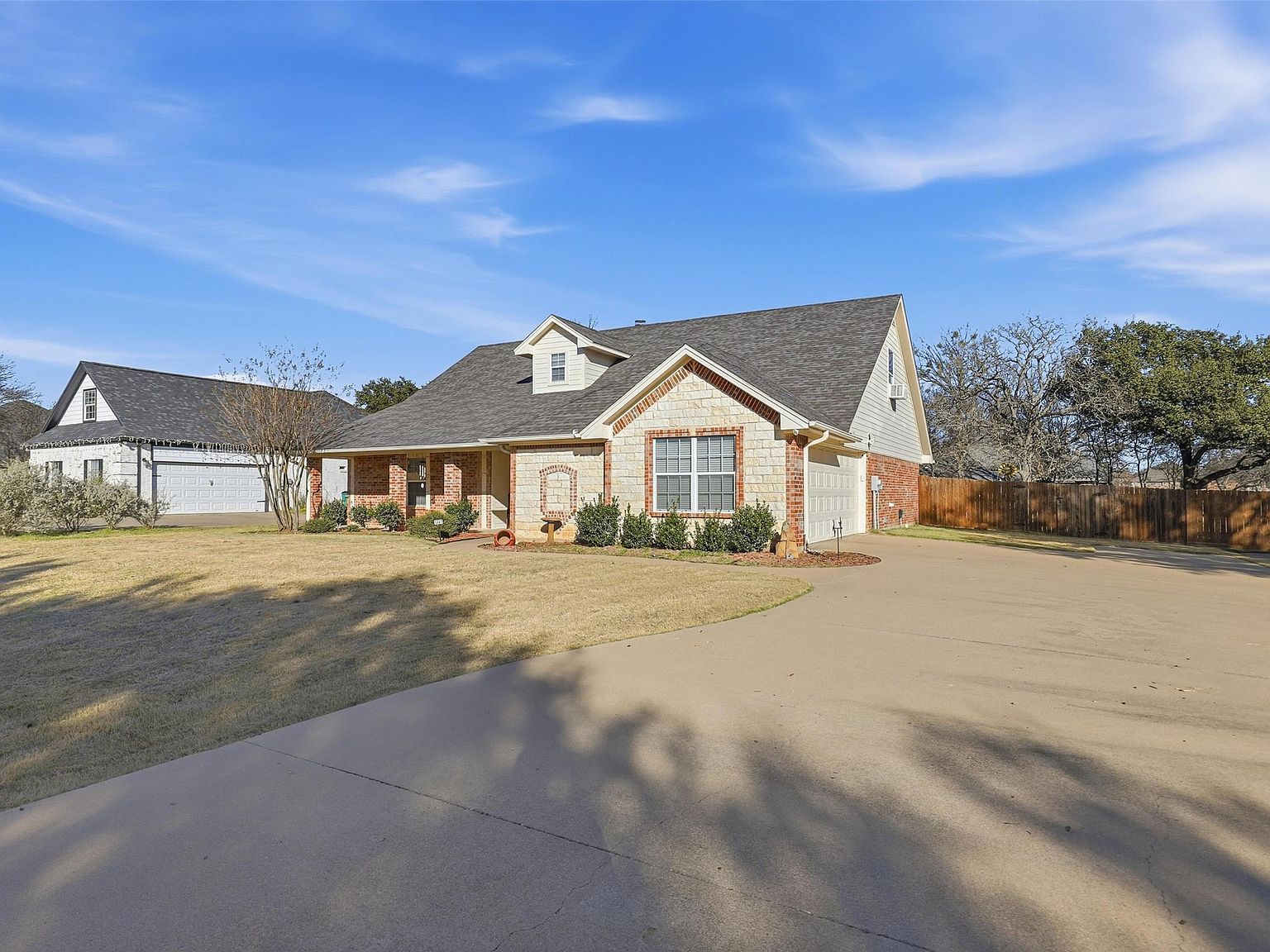 3207 Crossbridge Cir Granbury, TX 76049 - Thumbnail 4