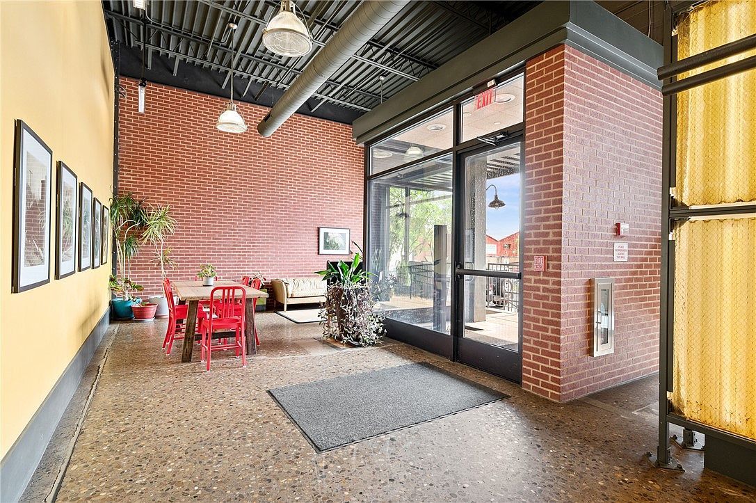 2250 Mary St APT 110 Pittsburgh, PA 15203 - Thumbnail 4