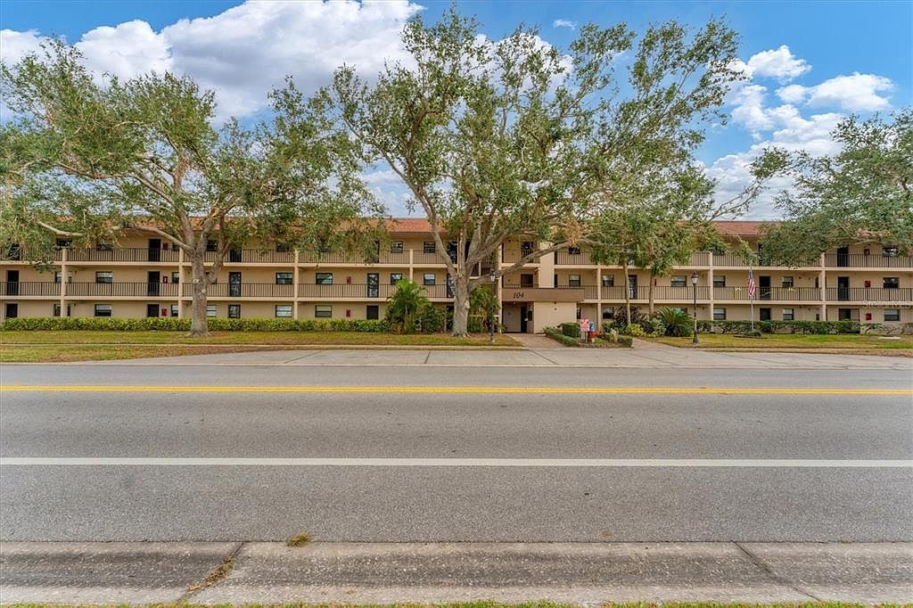 104 Capri Isles Blvd APT 112 Venice, FL 34292 - Thumbnail 4