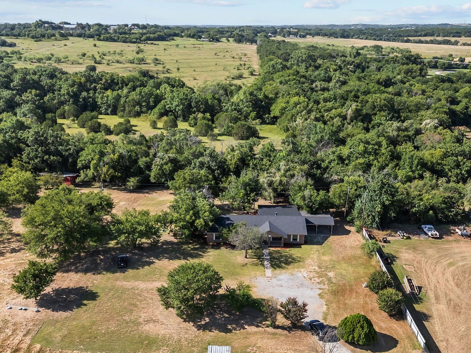 150 Sandlin Ct Springtown, TX 76082 - Thumbnail 4