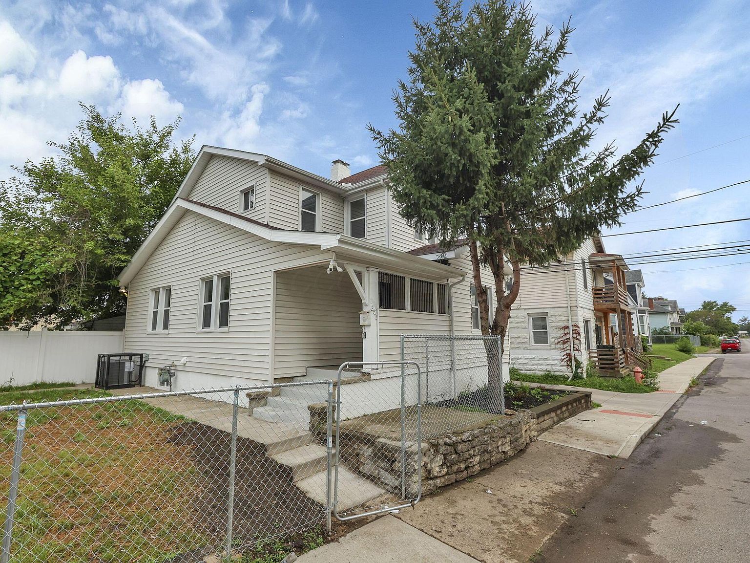 351 Dakota Ave Columbus, OH 43223 - Thumbnail 4