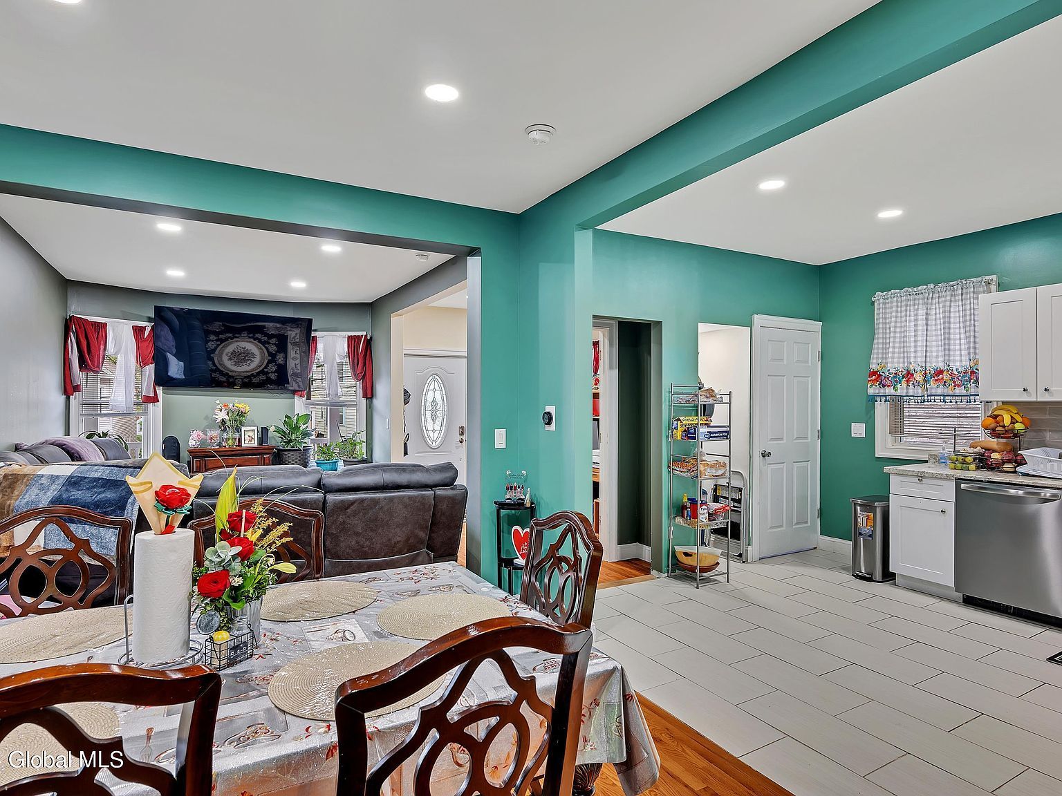 302 Division St Schenectady, NY 12304 - Thumbnail 4