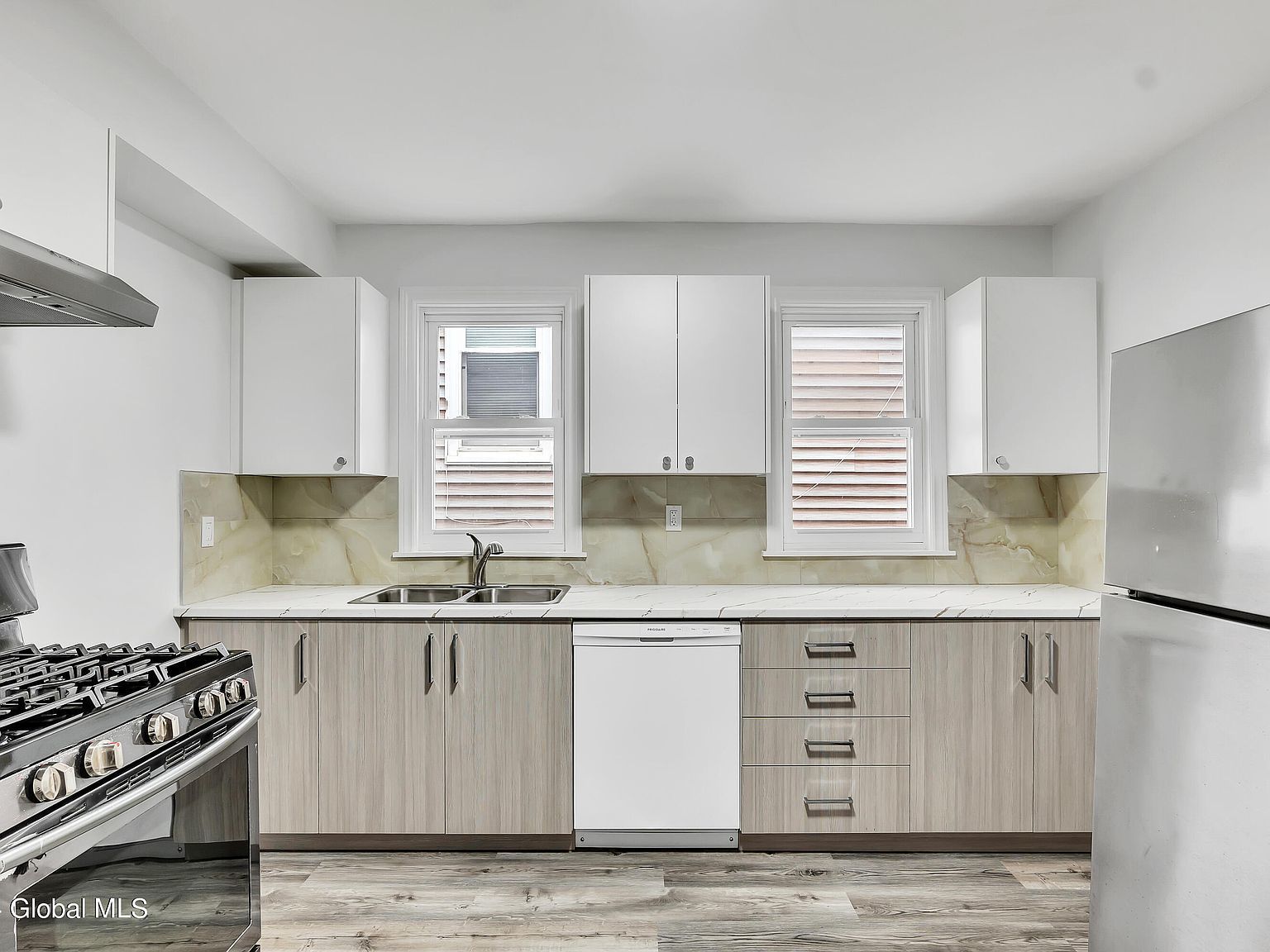 623 Seneca St Schenectady, NY 12308 - Thumbnail 4