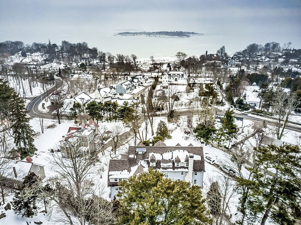 852 Hale St Beverly, MA 01915 - Thumbnail 4