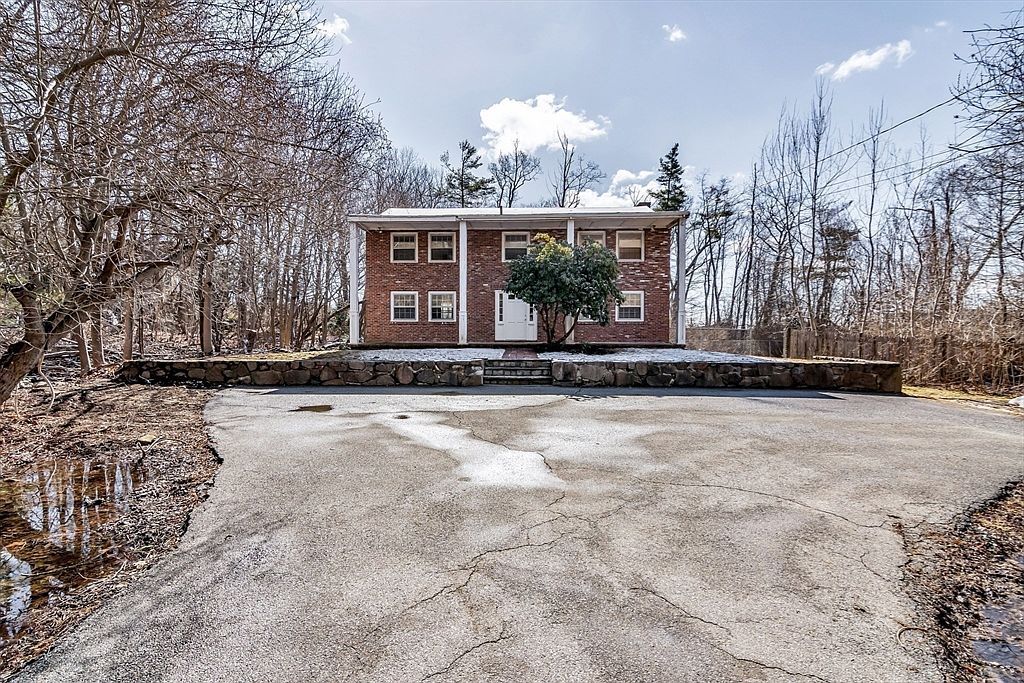 955 Hale St Beverly, MA 01915 - Thumbnail 4