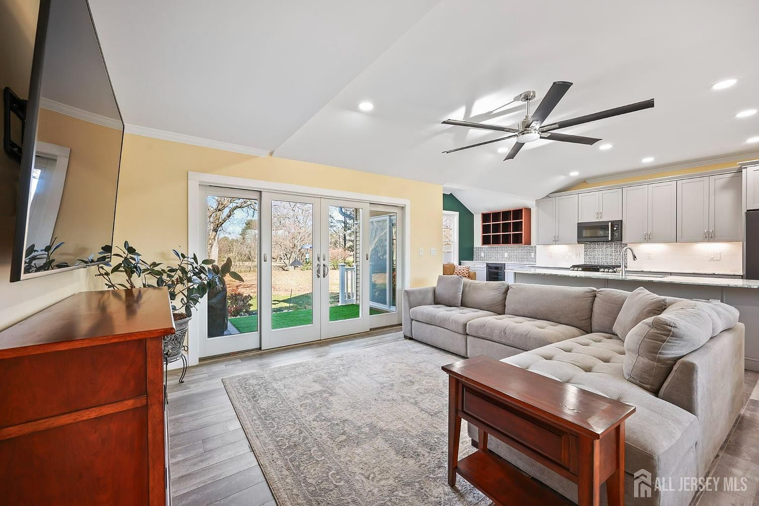 568 Village Rd W West Windsor, NJ 08550 - Thumbnail 4