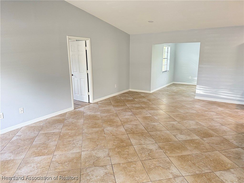 667 Serenade Ter Lake Placid, FL 33852 - Thumbnail 4