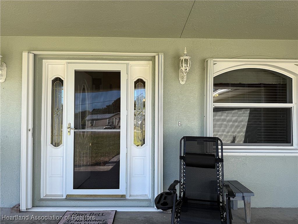 1298 Palm Ct Okeechobee, FL 34974 - Thumbnail 4