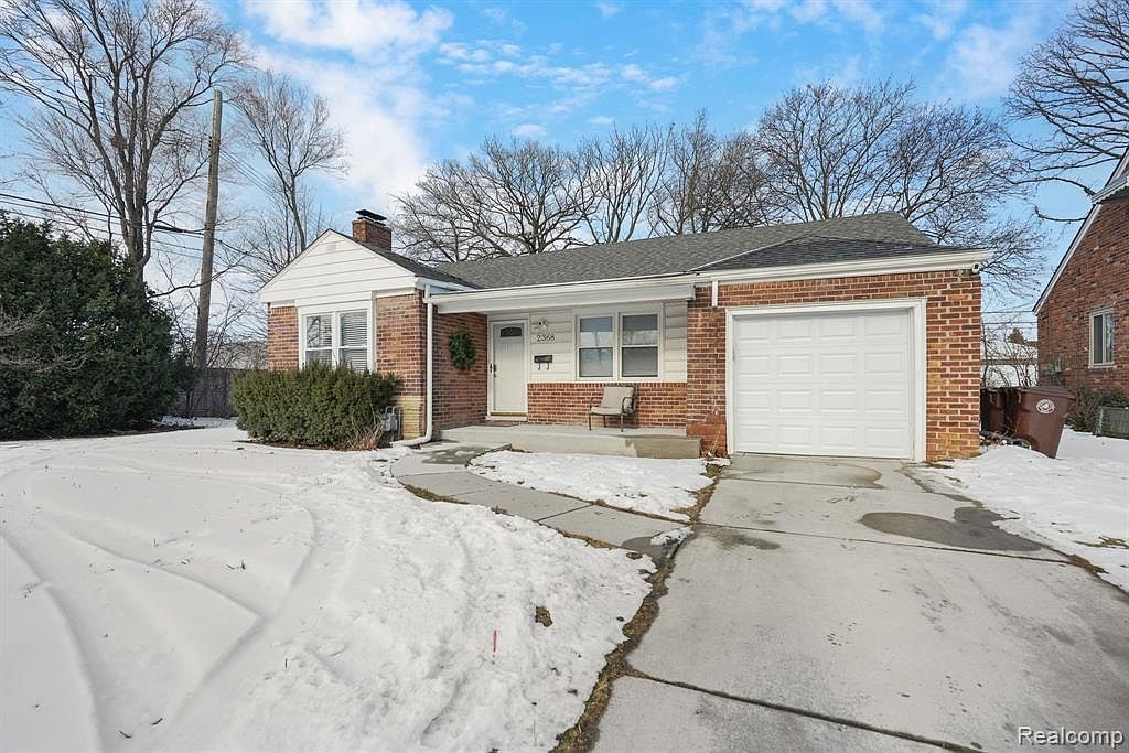 2368 Allard Ave Grosse Pointe Woods, MI 48236 - Thumbnail 4