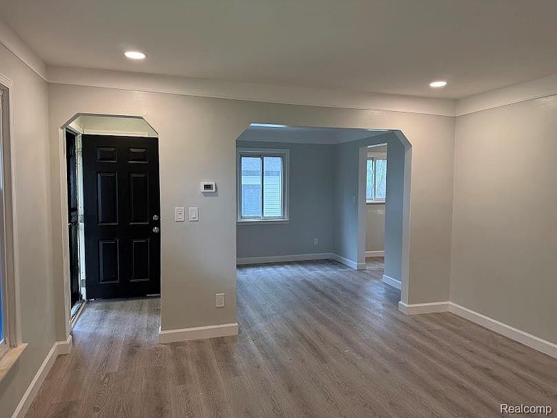 20760 Ridgedale St Oak Park, MI 48237 - Thumbnail 4